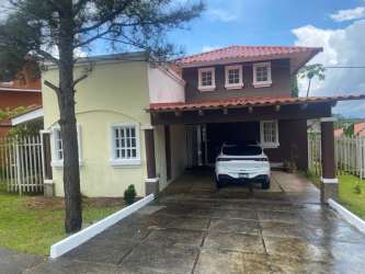 Furnished 3BR House with Pool in The Hilltop Vista Alegre