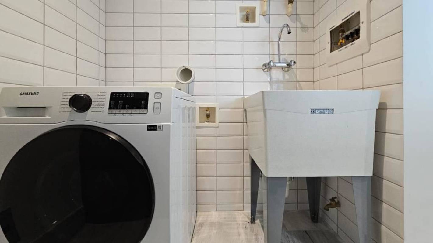 Spacious master bedroom with ensuite bathroom, panoramic views at PH Nouvo Panama