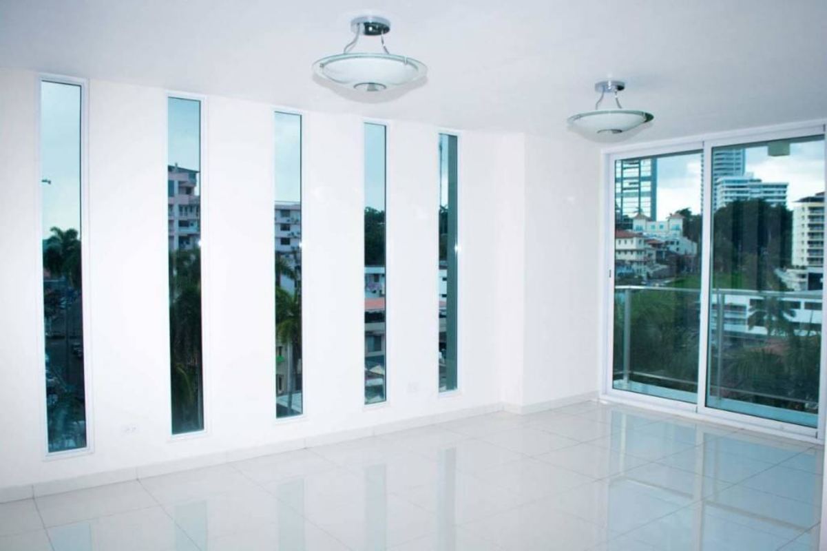 Kitchen with black granite counters stove microwave fridge PH Bela Vita Bella Vista Panama City for Rent