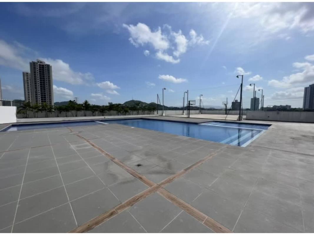 Modern rooftop area with swimming pool, sports court, and panoramic city views in PH Kings Park Condado del Rey Panama