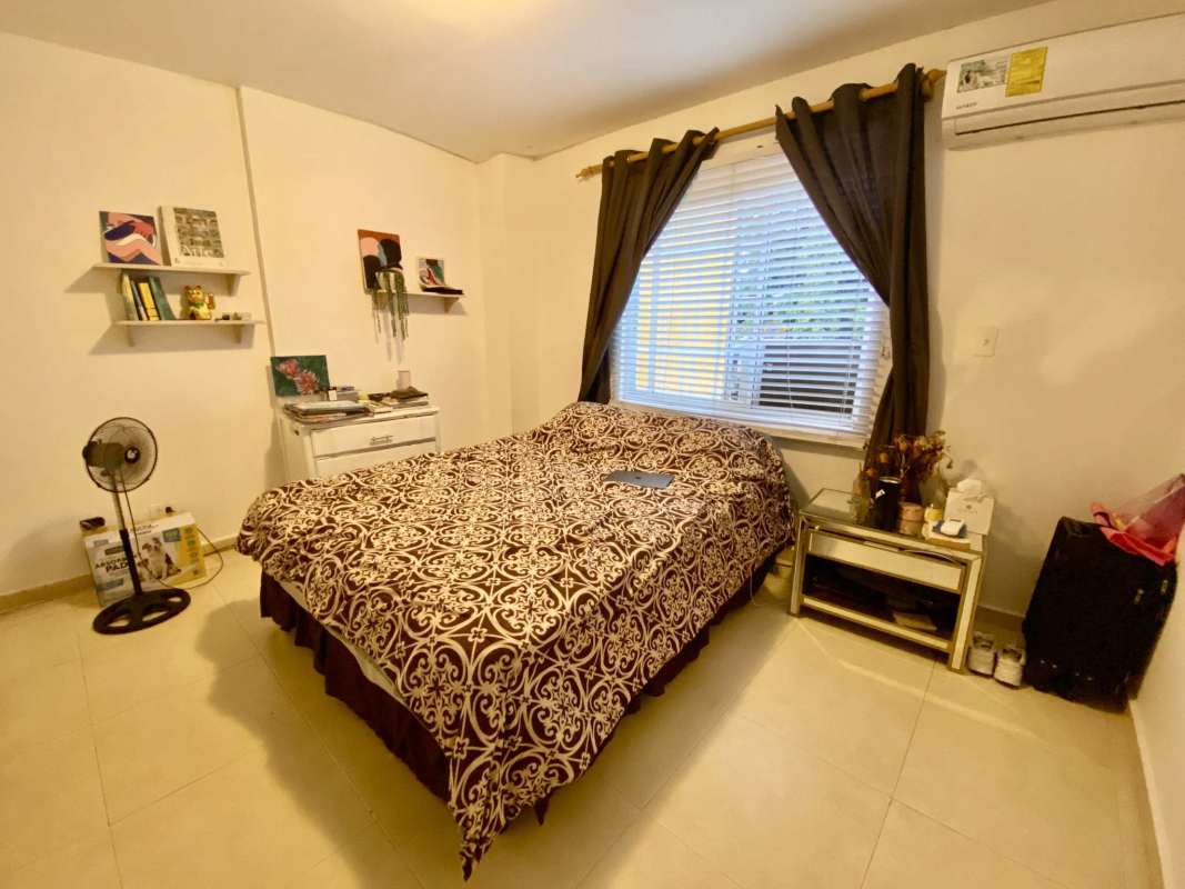 Bedroom with AC, large window, decor shelving Diablo Heights Panama