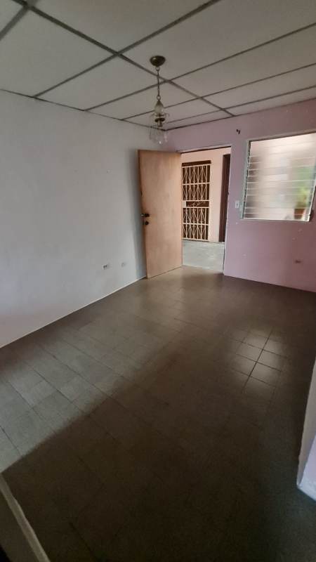 Living area with tiled floor, wooden door entry and window at PH Morya Pueblo Nuevo Panama