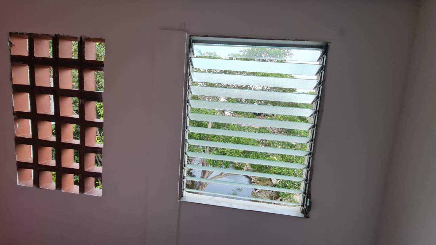 Interior window with terracotta breeze block for ventilation at PH Morya Pueblo Nuevo Panama