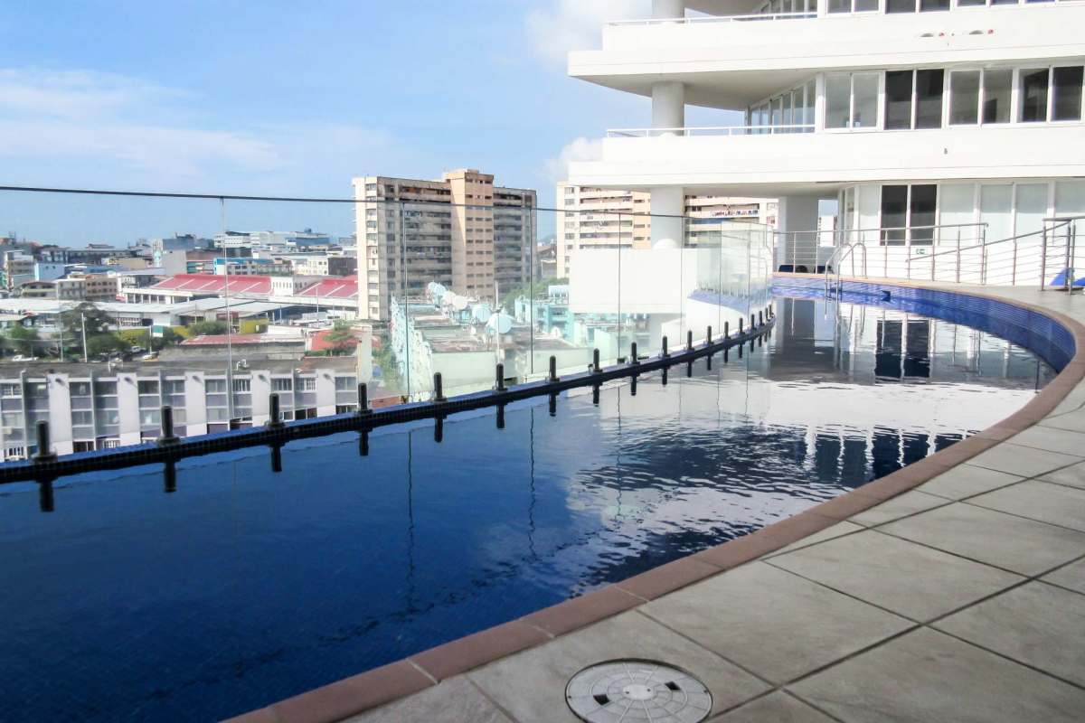 Infinity swimming pool with Pacific view on rooftop PH Bay View Avenida Balboa Panama City