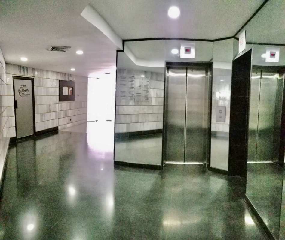 Office with natural light and vertical blinds in PH Proconsa Bella Vista Panama