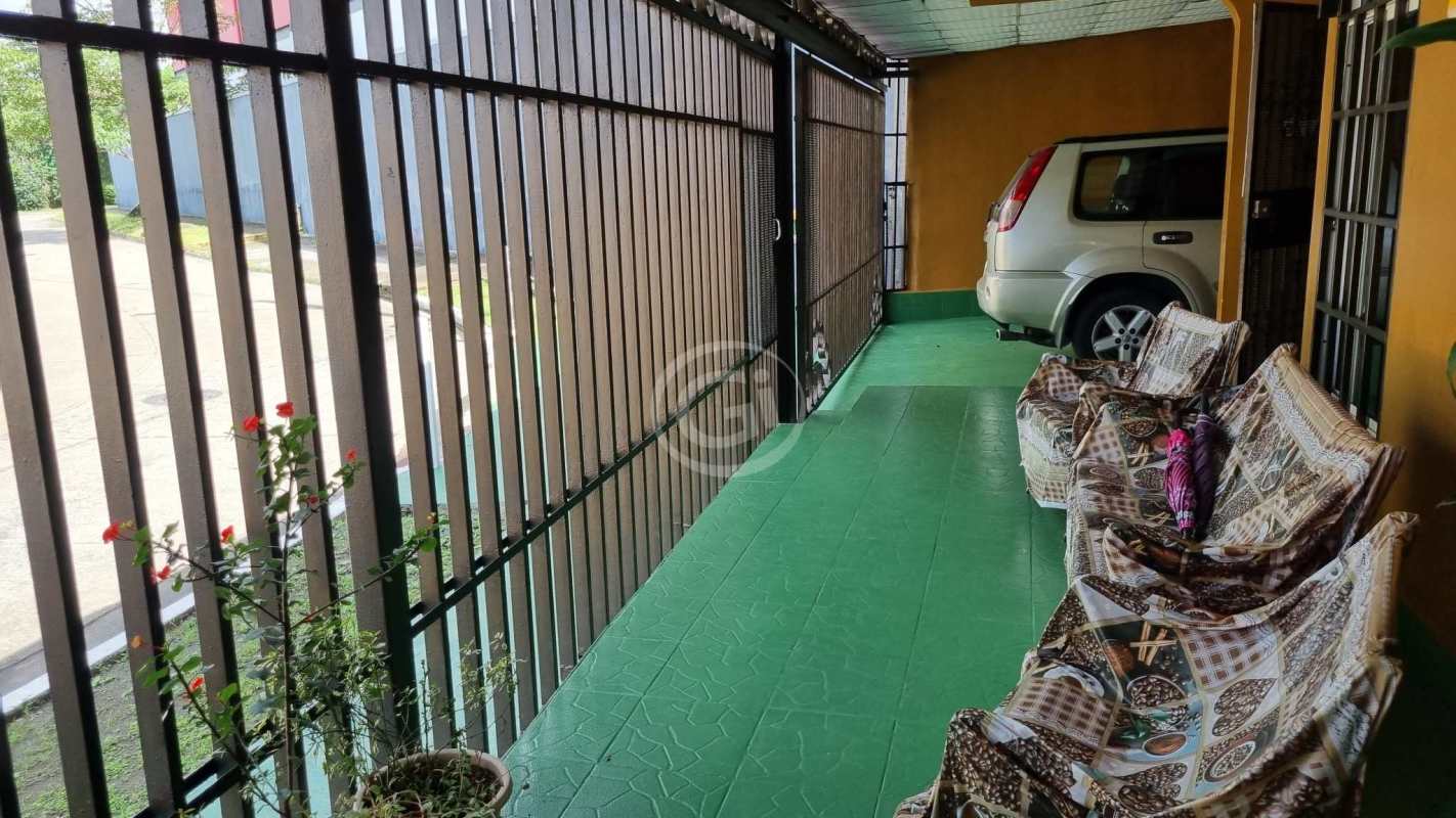 Ample traditional living and dining room with ceiling fans and natural light in Panama house for sale