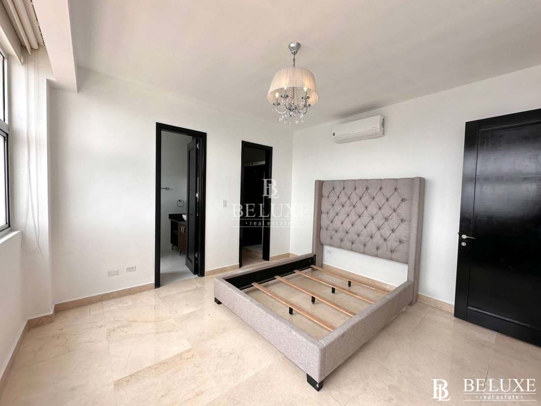 Spacious furnished master suite with oceanfront balcony Ocean Reef Panama