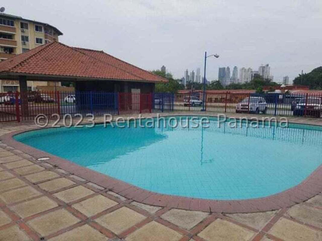 Communal swimming pool with sunbathing deck and gazebo at PH Campo Limberg Llano Bonito Panama