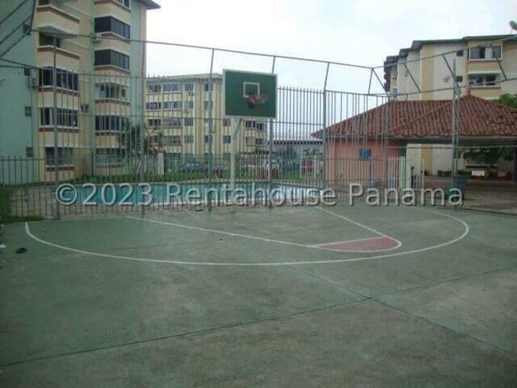 Interior hallway with terracotta tiles and decorative wall mirror in PH Campo Limberg condo Panama
