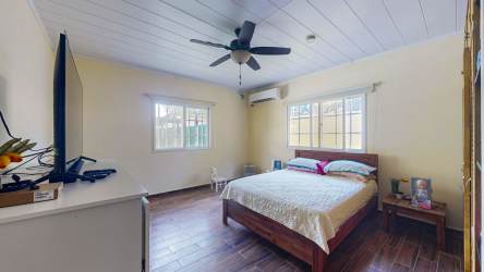 Utility shed with water tank and solar-powered property in San José San Carlos Panama