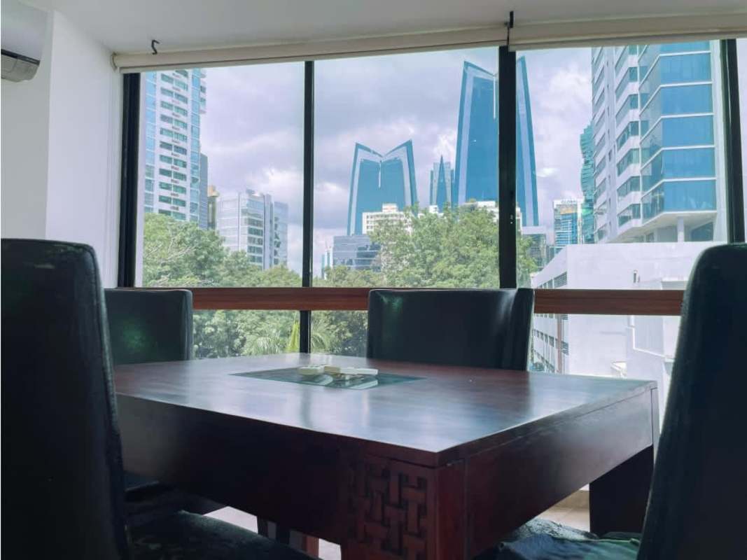 Contemporary dining area with city skyline view in Torre VIP Obarrio Panama
