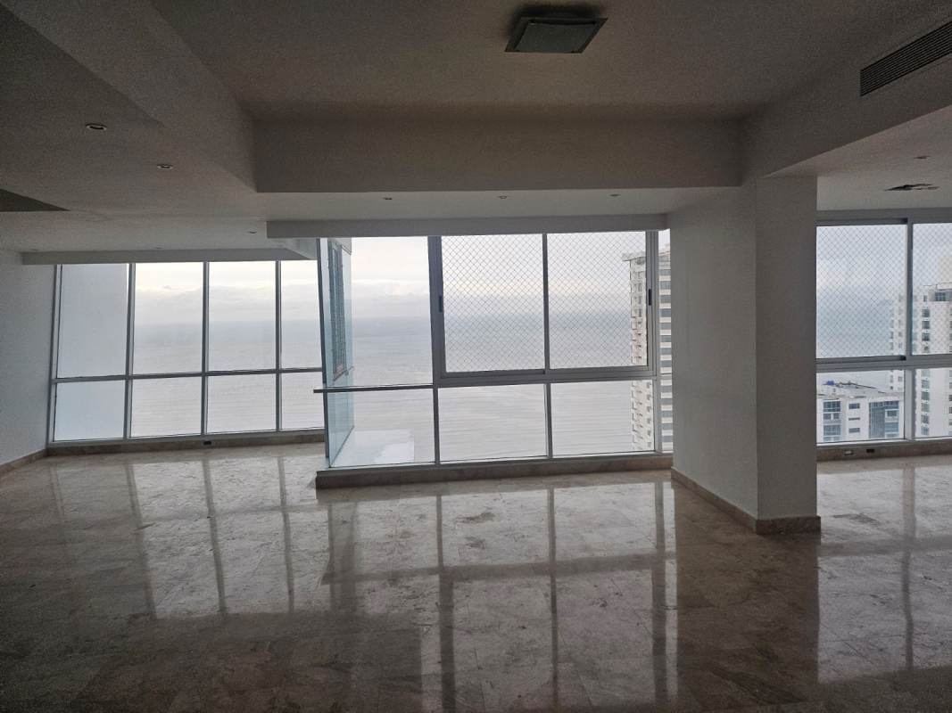 Double height luxury lobby entrance in PH Titanium Costa del Este Panama City