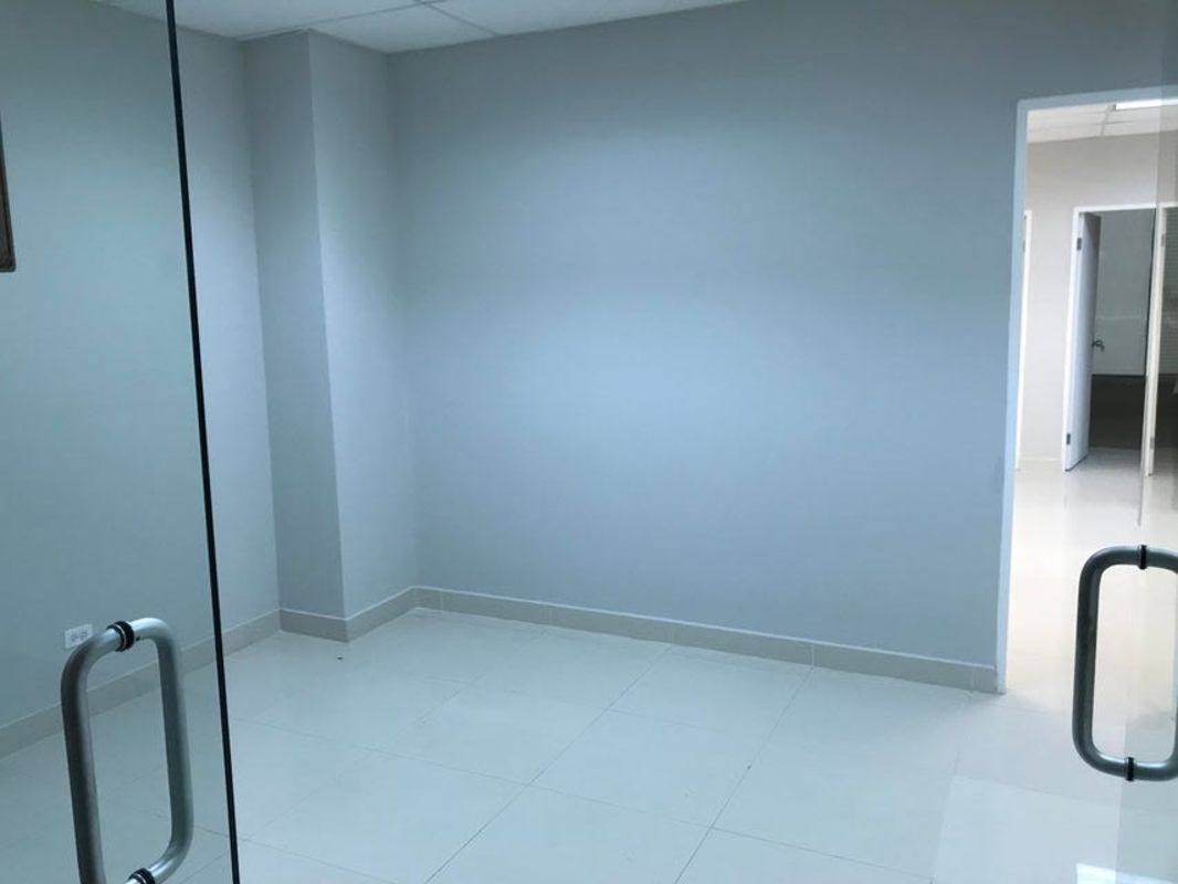 Large open-plan office interior with tiled floor and drop ceiling at Banesco Tower Marbella