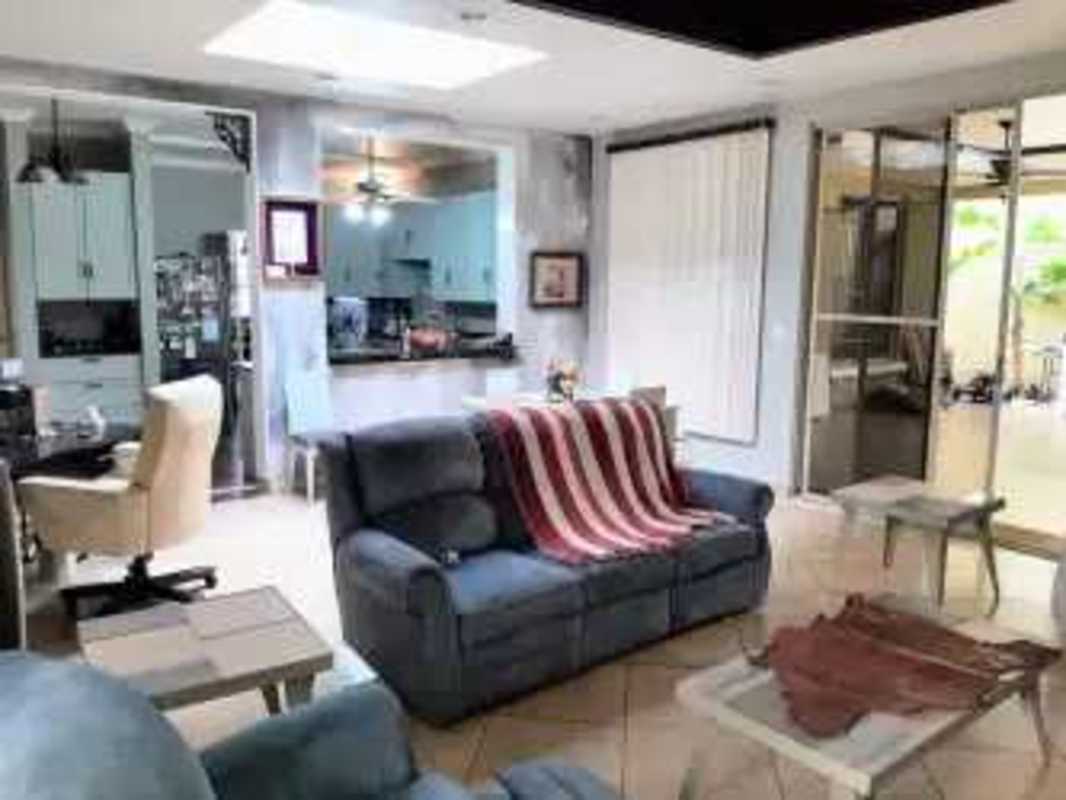 Spacious kitchen with granite countertop cabinets embassy gardens clayton home Panama City