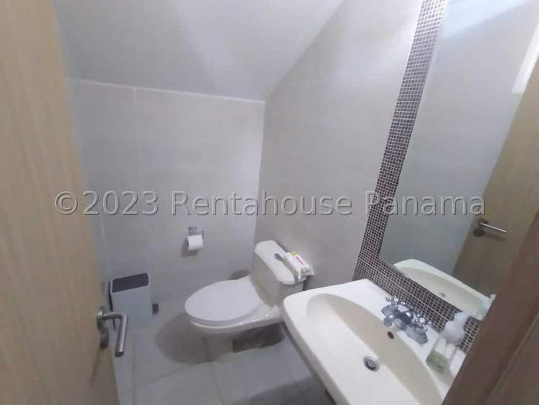 Modern kitchen with breakfast counter and ample storage in PH Victoria Panama