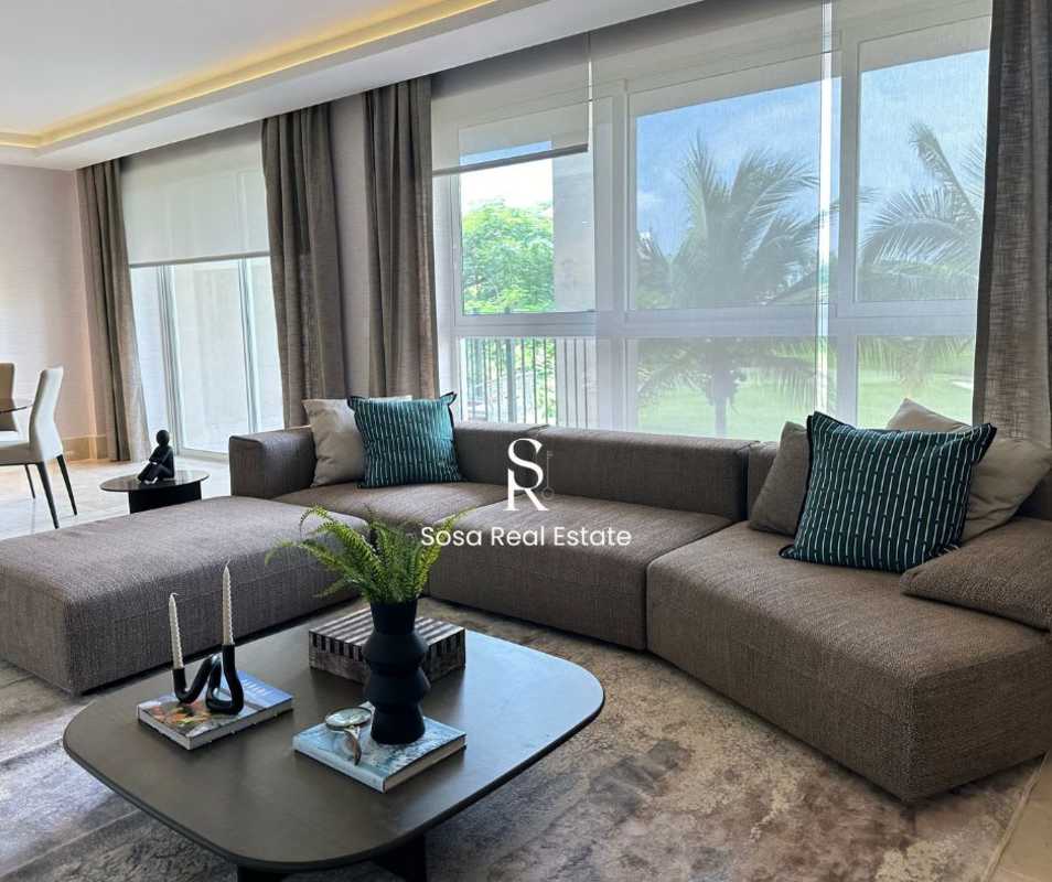Luxurious furnished master bedroom with golf views in PH The Reserve Santa María Panama