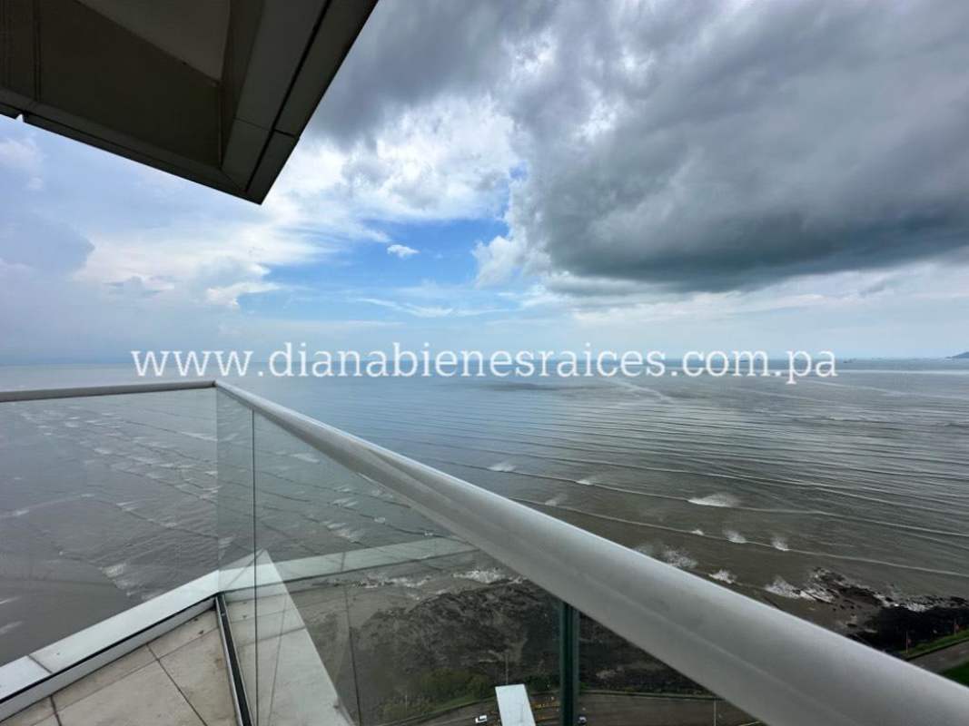 Large terrace balcony with glass railings featuring panoramic Pacific Ocean view in Coco del Mar Panama