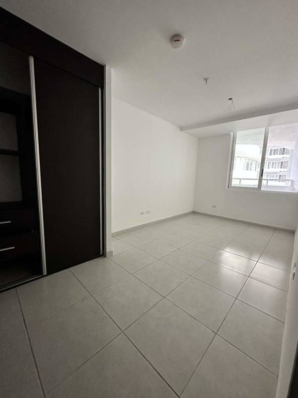 Bright living room with floor-to-ceiling windows and balcony access in PH Bayview Tower Panama City