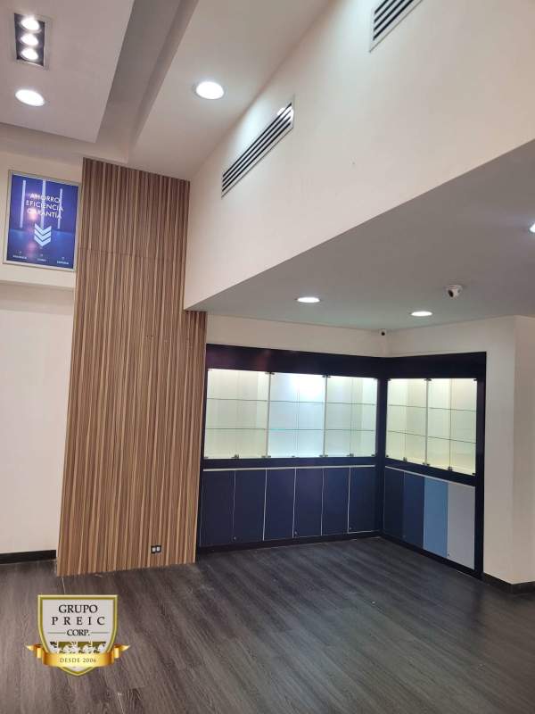 Vacant commercial unit with modern finish inside Albrook Mall Panama