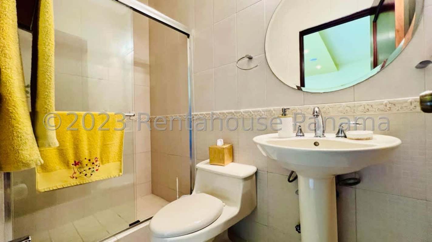 Luxury home modern kitchen granite counters island Panama Clayton for sale