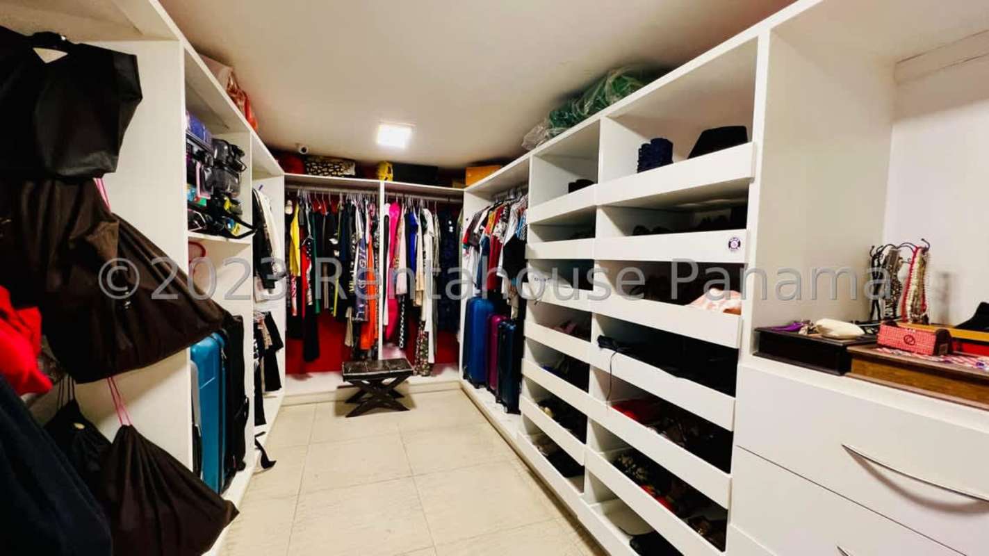 Luxury home private swimming pool lush garden Clayton Camino de Cruces Panama