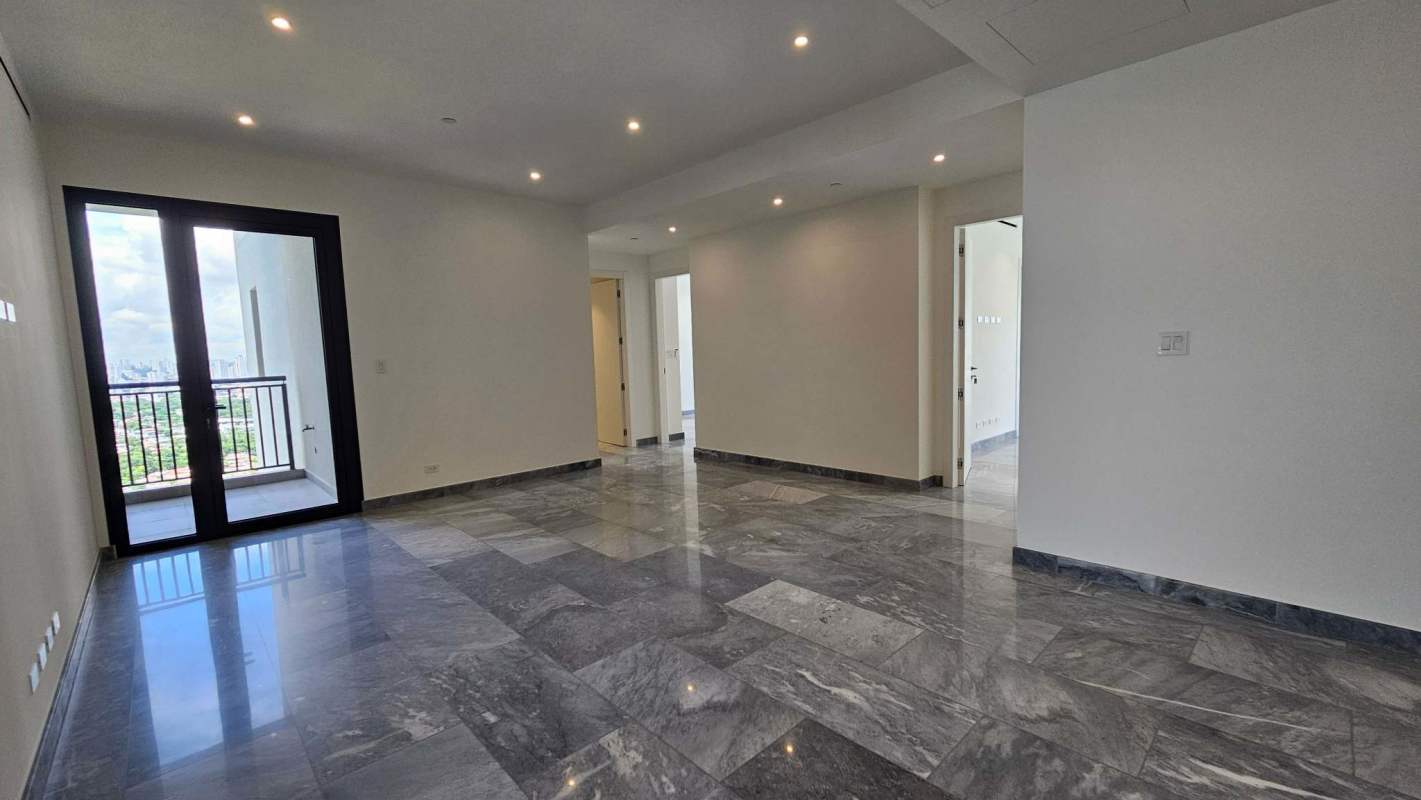 Infinity swimming pool terrace overlooking skyline ocean PH Upper East Costa del Este Panama