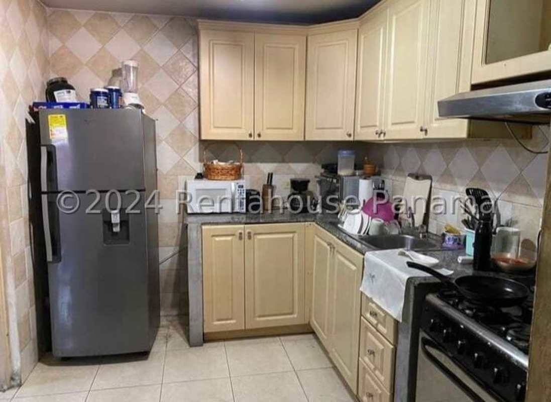 Kitchen with refrigerator, granite counter and cabinets Dorado Springs Panama