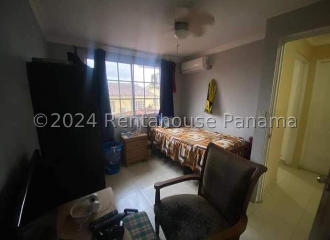 Simple bedroom with AC, window, furniture Dorado Springs Condado del Rey Panama