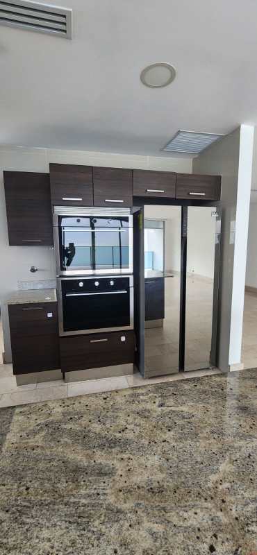 Powder bathroom with modern design PH Aqualina Panama rental