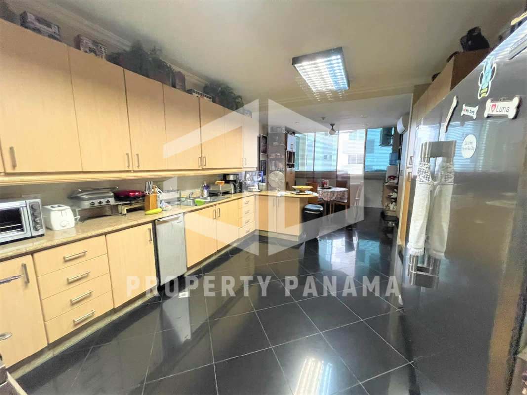 Secondary bedroom with closet and bathroom in luxury condo Punta Paitilla Panama