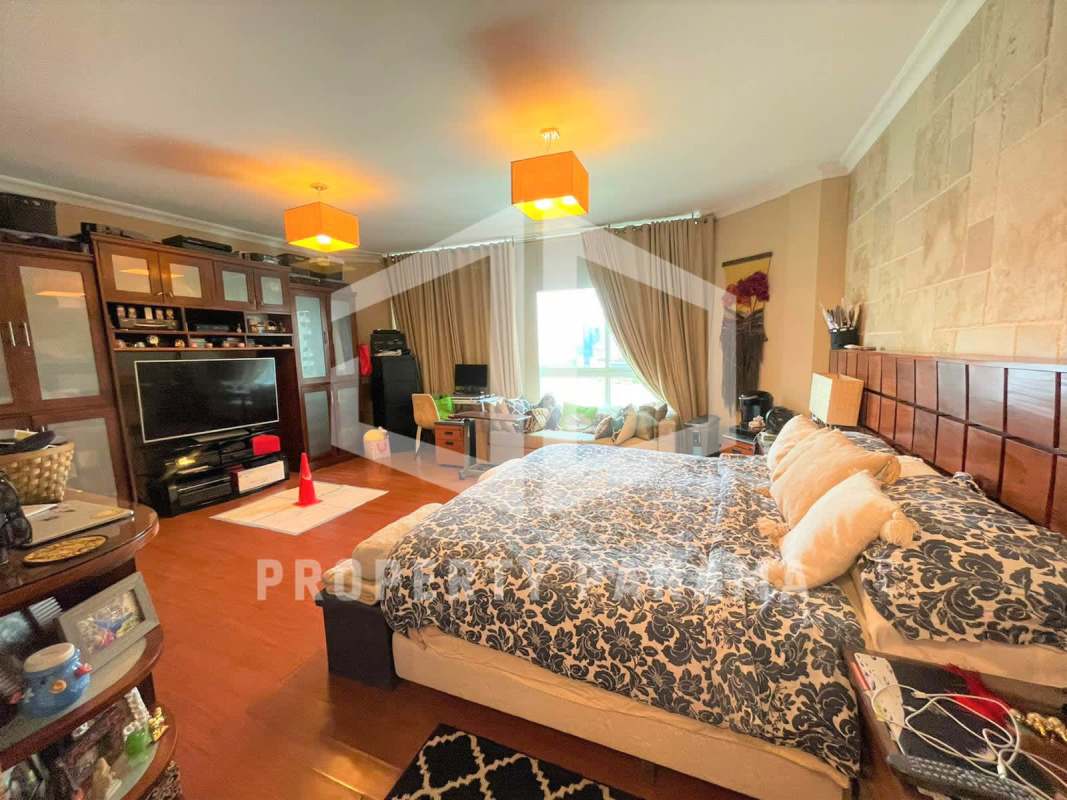 Spacious bedroom suite with ocean view windows PH Peninsula Punta Paitilla Panama