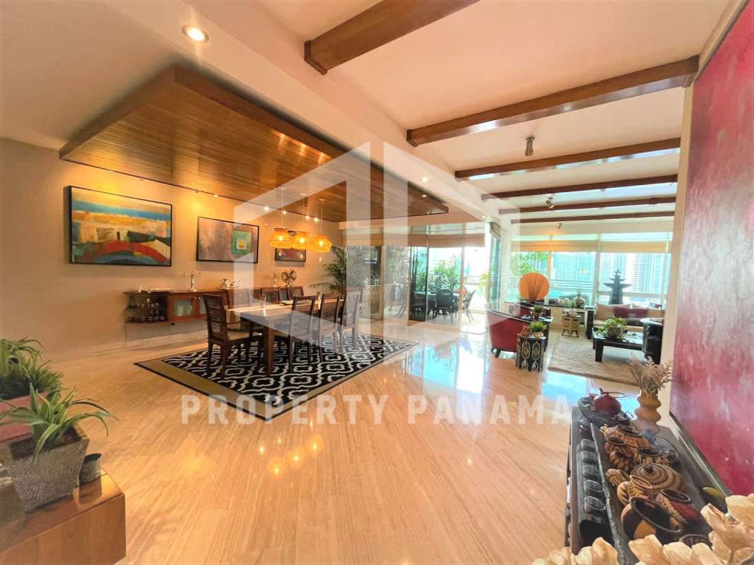 Master bedroom with ocean views, walk-in closet and ensuite bath in PH Peninsula Punta Paitilla Panama