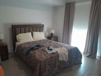 Spacious bedroom with tile floor and closet in PH Mosaic Panama Pacifico