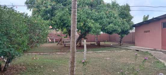 Large backyard with mature trees, fence and garden Vista Alegre Arraiján Panama