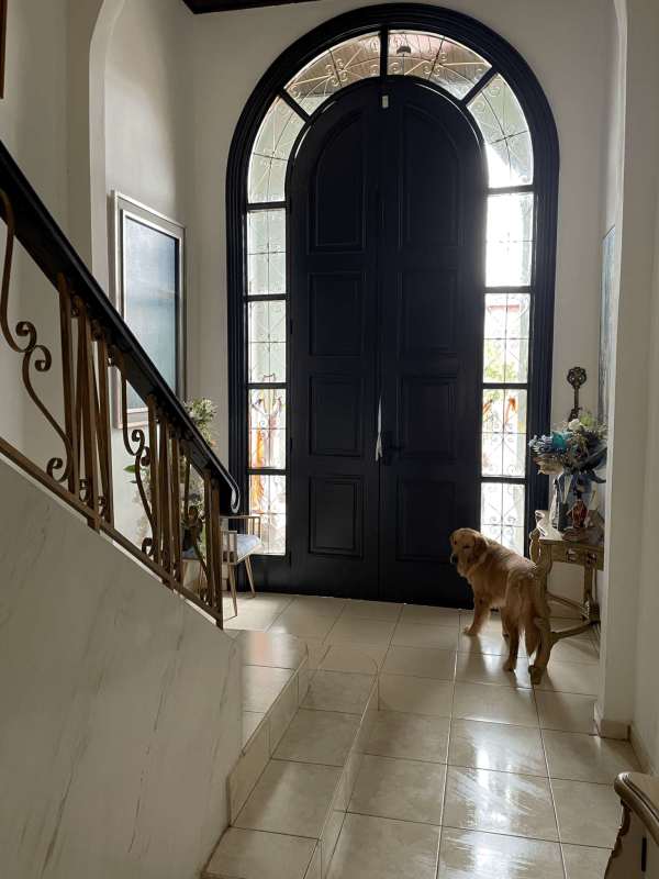 Living area with sliding doors to terrace and pool in Villas del Golf Panama