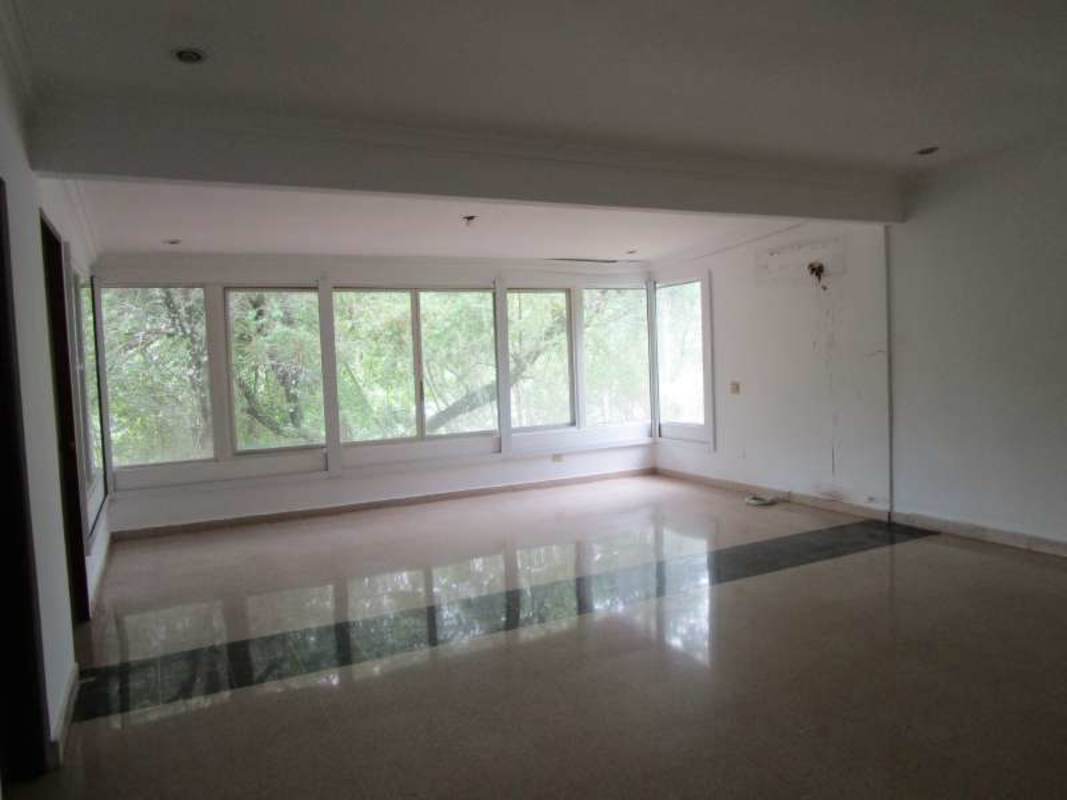 Traditional kitchen with granite countertops and central island in lake house Panama