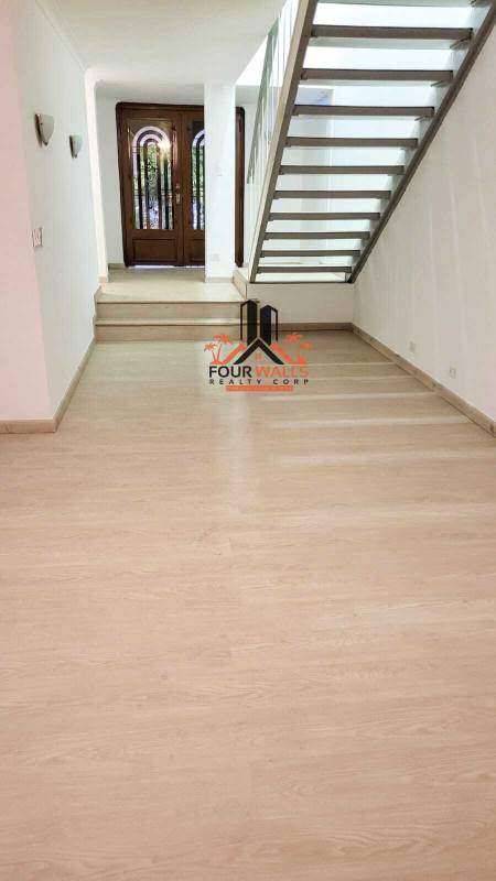 Master suite with balcony access, ensuite jacuzzi bathroom and walk-in closet in luxury Punta Paitilla house