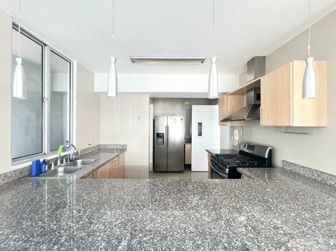 Open kitchen with granite countertops and stainless appliances at PH Privé San Francisco Panama