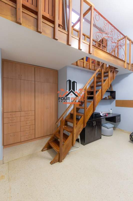 Master bedroom suite with walk-in closet, ensuite bathroom Obarrio Panama City luxury house