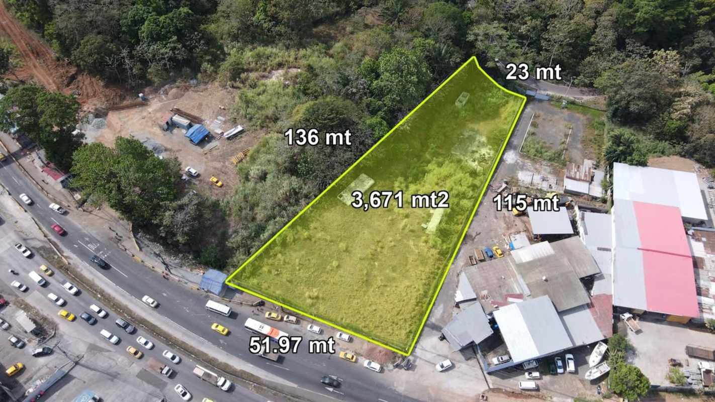 Aerial photo of 3,671m2 plot outlined beside Transístmica near La Cabima Panama