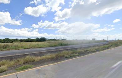Large developable roadside land for sale Penonomé Coclé with paved highway frontage
