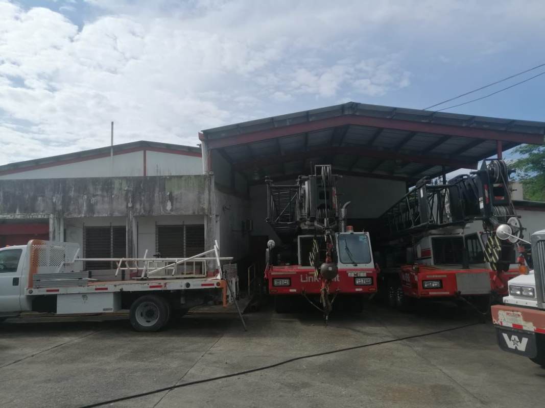 Large flat land with front access on Vía Transístmica across Villa Zaita Mall Las Cumbres Panama