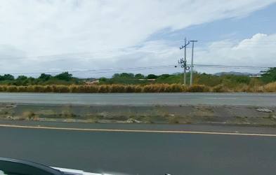 Large flat commercial parcel bordering Pan-American highway in Penonomé Panama