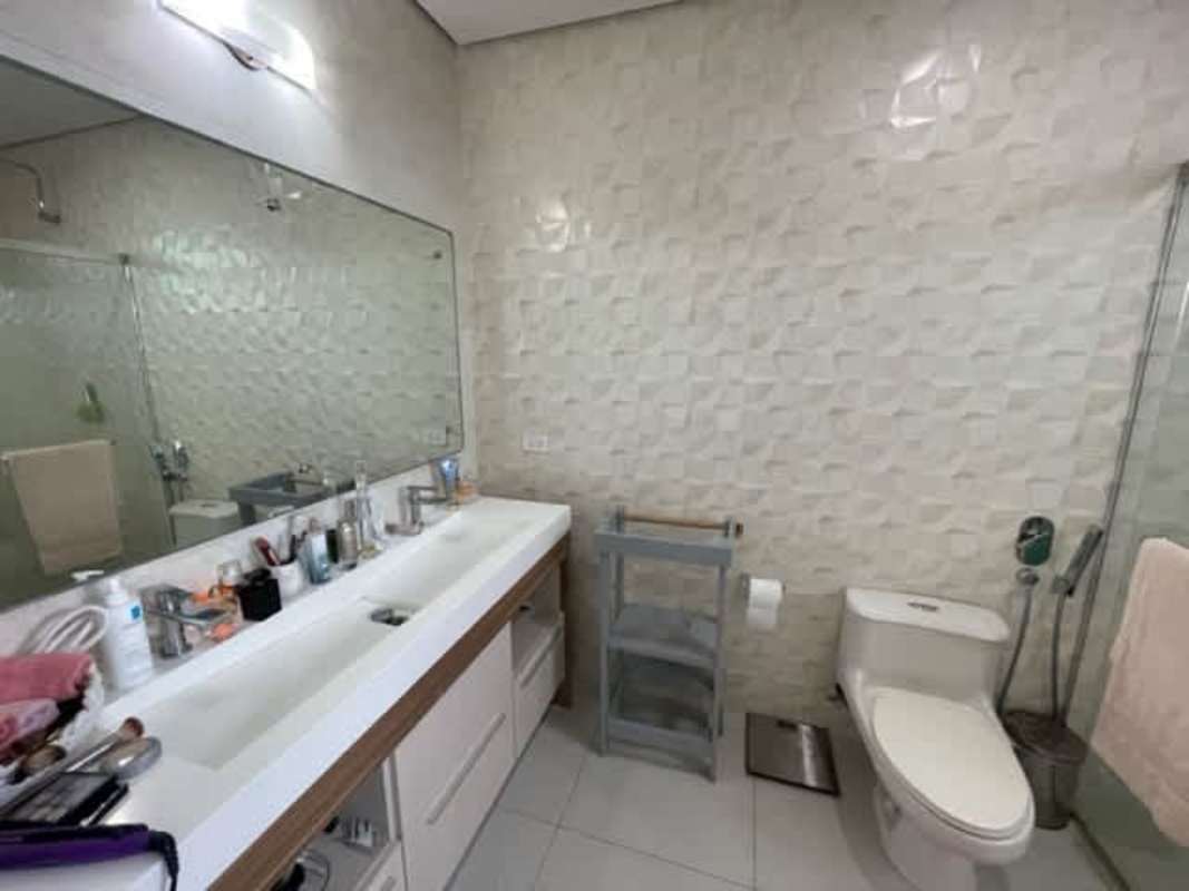 Infinity rooftop pool with deck and skyline PH Mirador del Este Costa del Este