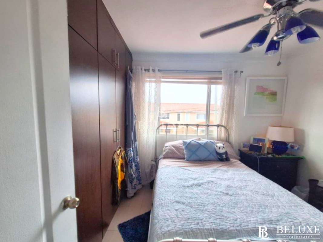 Covered terrace with fan, decorative wall and seating space PH Villa Tivoli Panama