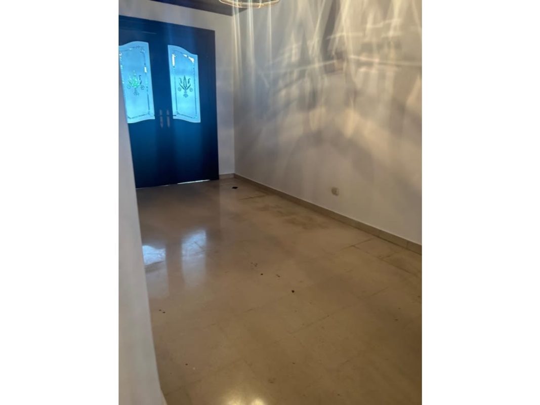 Covered outdoor terrace with garden view and tiled floor in Loma Alegre San Francisco Panama