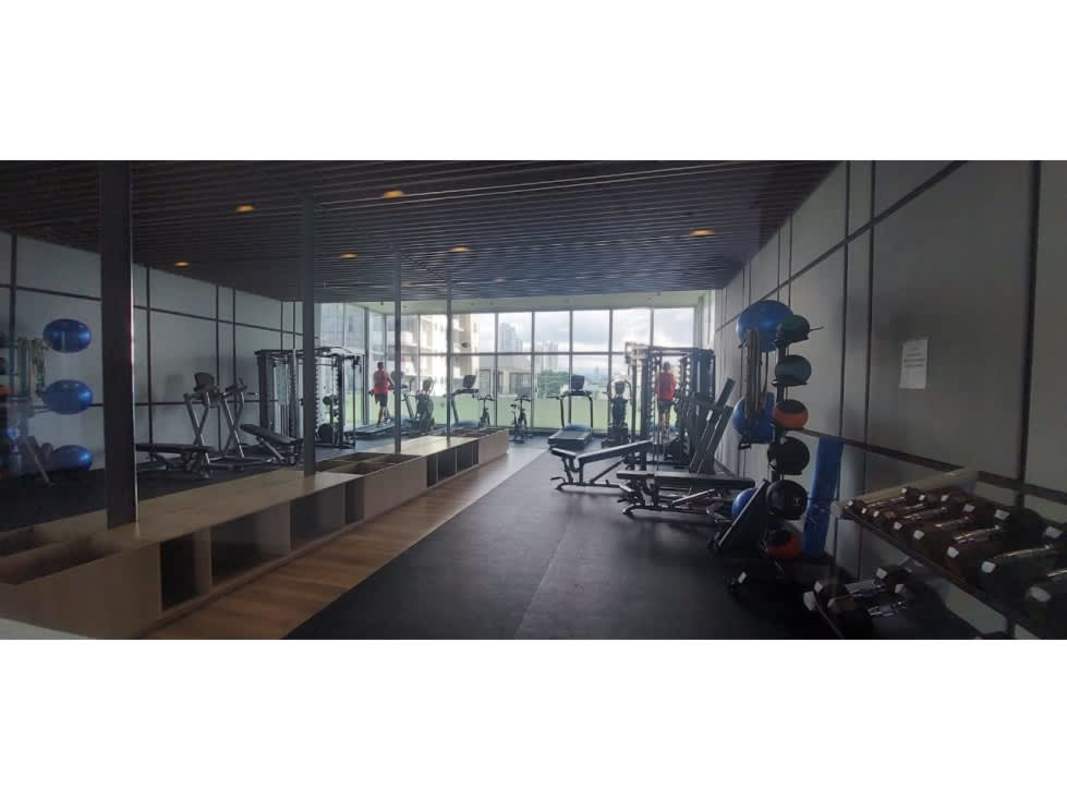 Bedroom with built-in closet and large window PH Luxor 400 El Cangrejo Panama