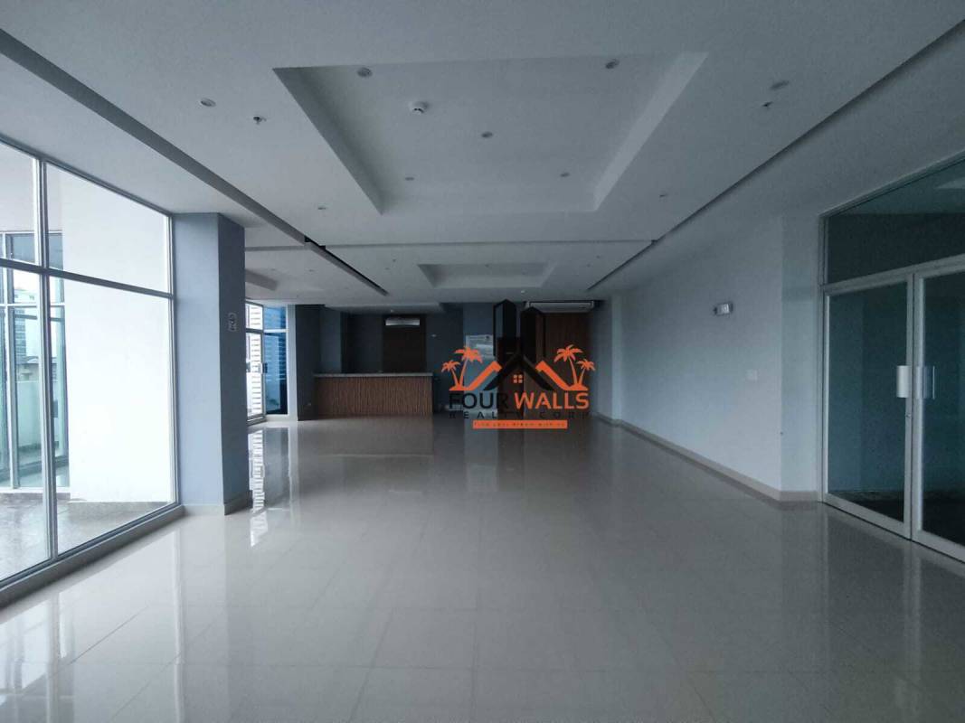 Street-level view of PH Residencias del Sol Carrasquilla Panama