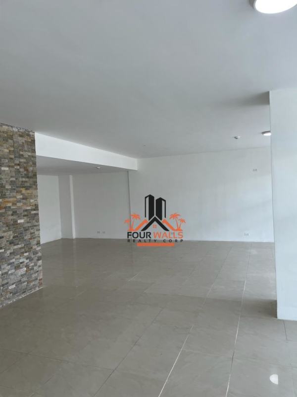 Minimalist tiled commercial interior available for rent in Panama City Albrook