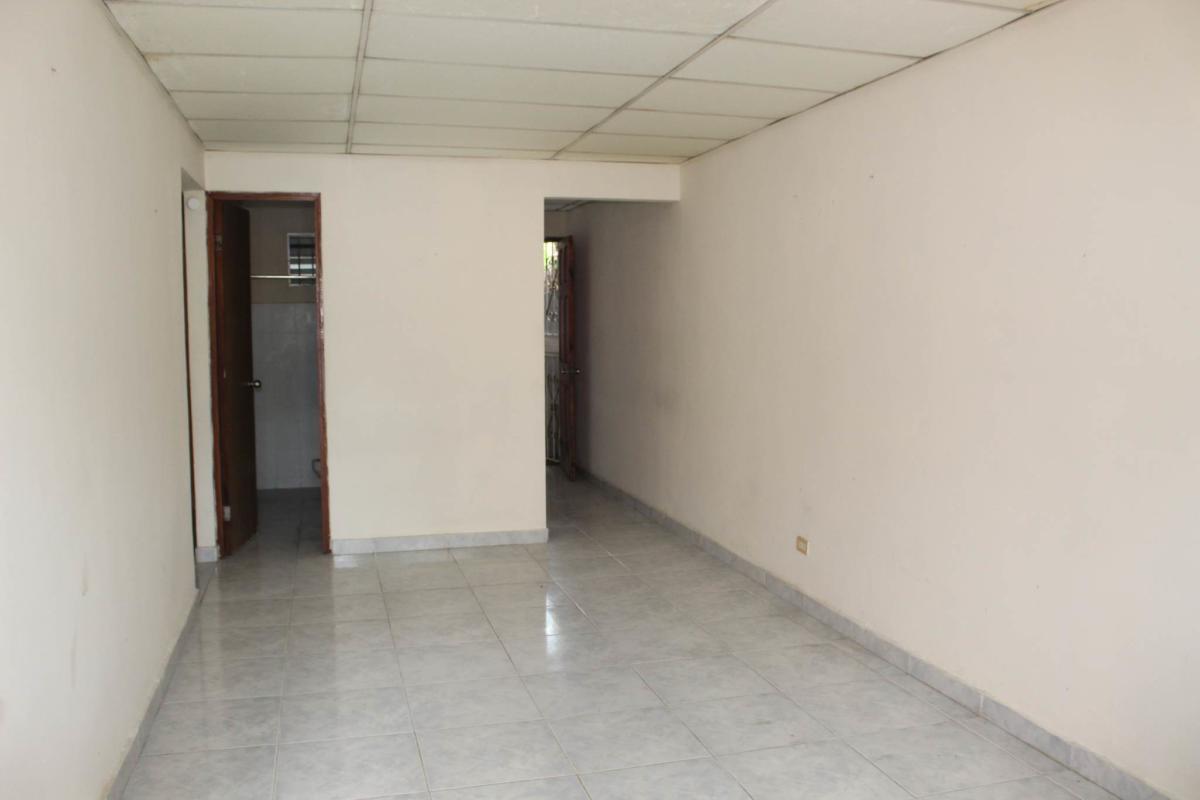 Simple living room with tiled floors and white drop ceiling in Parque Real Las Mañanitas Panama